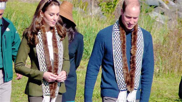 La Regina Elisabetta vieta a Kate e William di tenersi per mano in pubblico. Ecco svelato il motivo