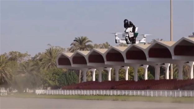 Dubai: la polizia userà le moto volanti Scorpion 3 per fare le multe "al volo"