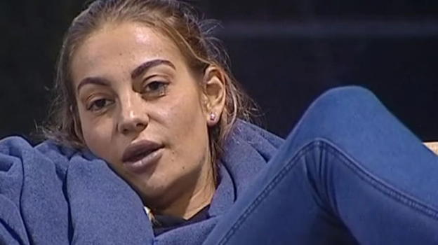 Grande Fratello Vip: Veronica Angeloni si sfoga e parla di suo padre