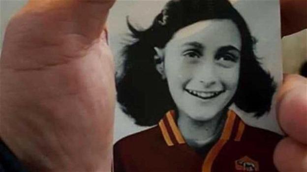 Offese antisemite dei tifosi laziali, appare la foto di Anna Frank con la maglia della Roma