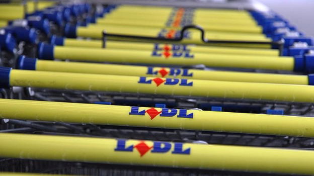 Lidl licenzia un impiegato perché lavorava troppo