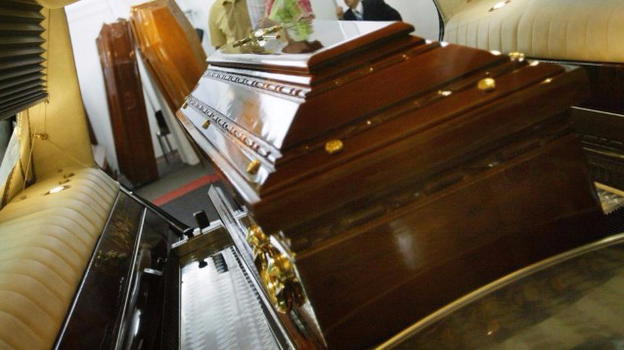Perù: resuscita durante il suo funerale per poi morire poco dopo per davvero