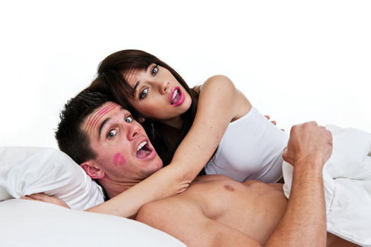 “Amore, non è come pensi, lasciami spiegare”. La barzelletta diverte tutti!