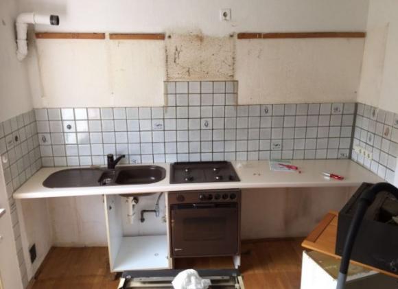 Desiderava una cucina più moderna e suo marito la accontenta: la trasformazione è stupenda!