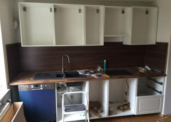 Desiderava una cucina più moderna e suo marito la accontenta: la trasformazione è stupenda!