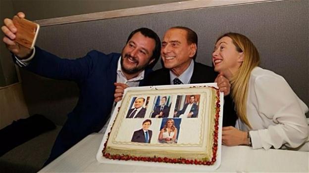 Berlusconi: "Per il bene dell’Italia, il patto dellʼarancino con Meloni e Salvini"