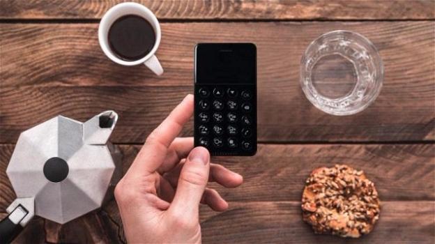 NichePhone-S, il telefono smart – piccolo come una mini calcolatrice – che sta in un portafoglio