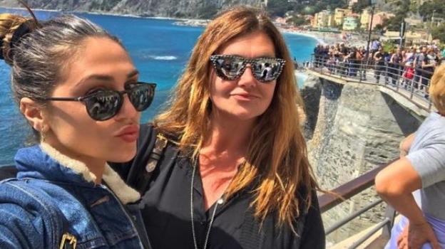 Per difendere Cecilia Rodriguez dalle critiche al GF Vip scende in campo la mamma Veronica