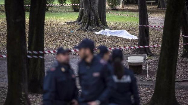 Roma, uccisi con una coltellata al cuore: è stata la stessa mano?