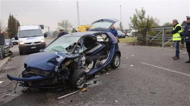 Monza, incidente stradale: auto impatta contro il guardrail, muore un neonato