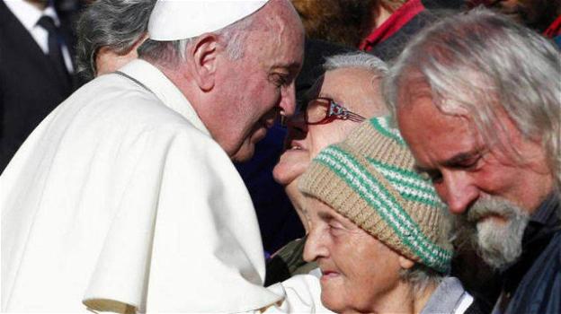 Papa Francesco: "Nessuno può dirsi così povero da non poter donare qualcosa agli altri"