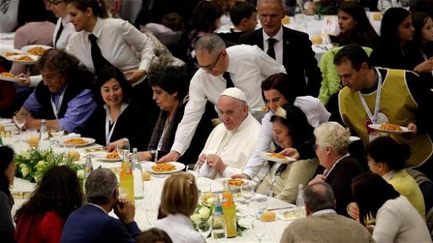 Papa Francesco invita a pranzo 1500 poveri