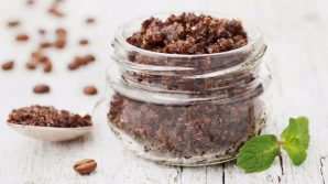 Come preparare uno scrub in casa con il caffè