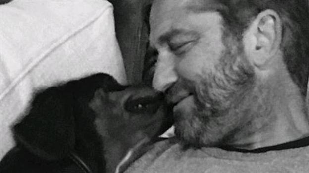L’attore Gerard Butler adotta un cane in Bulgaria mentre gira un film