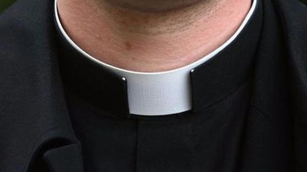 Catania, prete ungeva i bambini con l’olio santo e poi abusava di loro