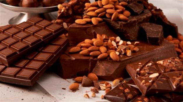 Consumare mandorle e cioccolato fondente riduce il rischio di infarto