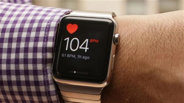 USA, lo sveglia nel cuore della notte e lo avverte dell’infarto. Apple Watch salva la vita a un avvocato 50enne