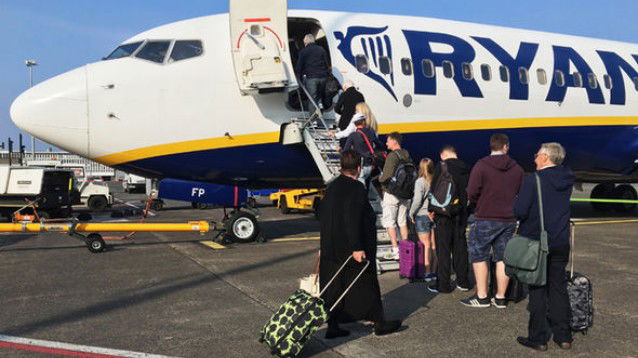 Ryanair: dal 15/01 i bagagli a mano vanno in stiva