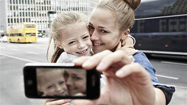 I genitori pubblicano alcune foto dei figli sui social. Adesso rischiano una multa fino a 10.000 euro