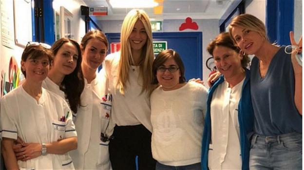 Alessia Marcuzzi fa una sorpresa e va a dare conforto ad Elena Santarelli all’ospedale pediatrico