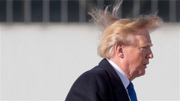 Donald Trump, capelli al vento. Svelato il segreto della folta chioma