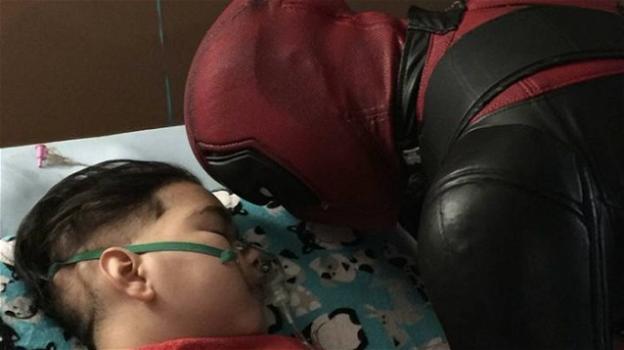 Pennsylvania: il piccolo Tony malato di tumore abbraccia il suo supereroe prima di morire