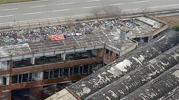 Milano, ritrovate centinaia di bici rubate sul tetto di un capannone