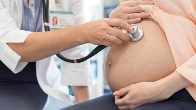 OMS ai medici: "Troppi parti con cesareo non necessari. Si invogli la donna a partorire naturalmente"
