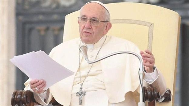 Papa Francesco ai ragazzi romeni: "In chiesa senza trucco, così come siamo”