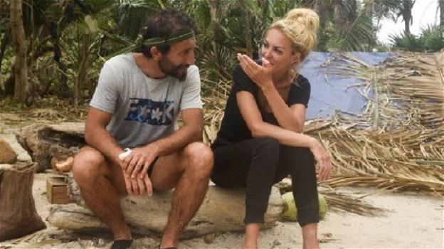 L’Isola dei Famosi, Elena Morali e Simone Barbato da soli sull’Isla Bonita: sarà amore?