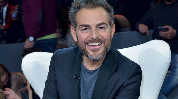 Su Instagram Daniele Bossari risponde in modo sarcastico alle accuse di Eva Henger sulla sua auricolare