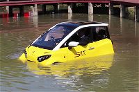 City car Fomm: l’auto elettrica che funziona su strada e acqua