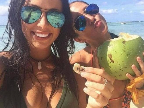 Pubblicavano i selfie dalla crociera mentre trasportavano 95 chili di cocaina