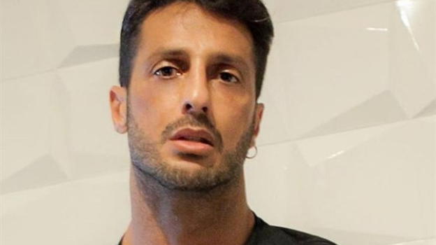 Fabrizio Corona torna sui social con il motto Adalet: che significherà?