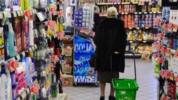 "Ho fame e non ho soldi": un’anziana sviene all’interno di un supermarket di Padova