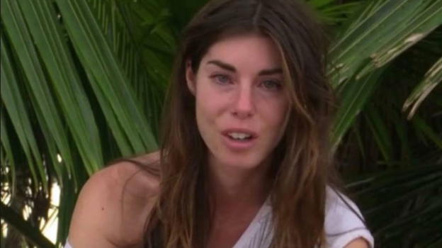 L’Isola dei Famosi, Bianca Atzei parla del difficile rapporto con il padre e con gli uomini