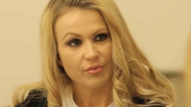 Eva Henger furiosa su Instagram minaccia querela: "I siti con titoli assurdi saranno da me perseguiti legalmente"