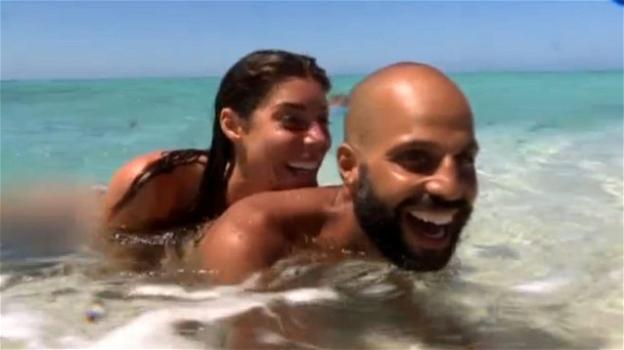 L’Isola dei Famosi: bagno hot tra Jonathan Kashanian e Bianca Atzei