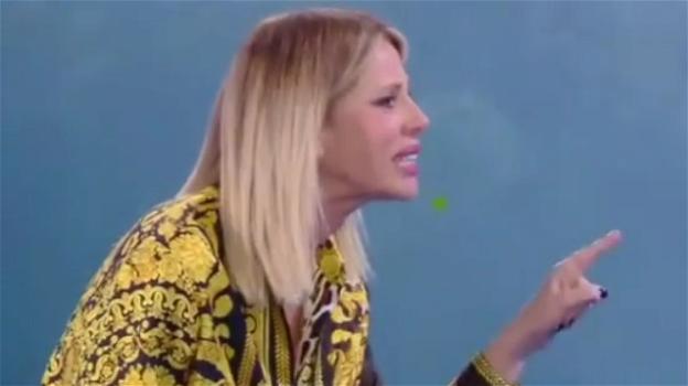 L’Isola dei Famosi, Alessia Marcuzzi smaschera Eva Henger: "Non fare finta che Striscia ti ha ripreso di nascosto"