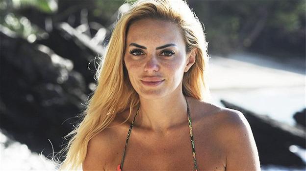 L’Isola dei Famosi: Elena Morali non ha ricevuto alcuna sorpresa, il fidanzato "Scintilla" si arrabbia
