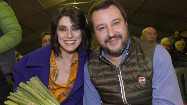 Elisa Isoardi su Matteo Salvini, le sue parole dividono il web: "Una donna deve dare luce al suo uomo stando nell’ombra"
