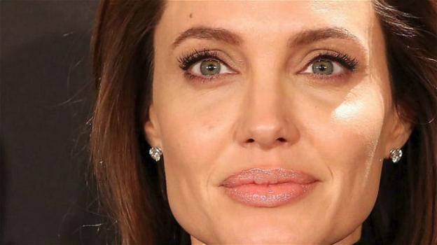 Angelina Jolie: "Amo i segni dell’età, significano che sono viva"