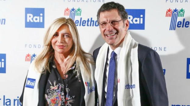 Mara Venier, ospite a Unomattina, ricorda Fabrizio Frizzi: "Faccio fatica a parlare, era un amico leale e perbene"