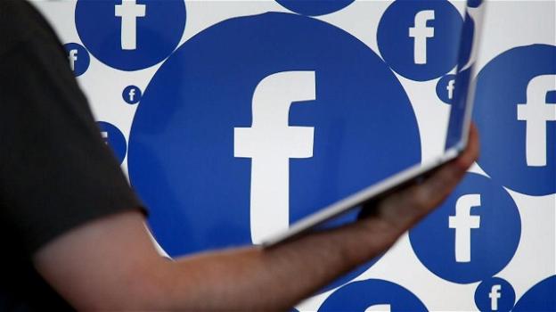 Facebook posticipa i suoi speaker smart, promette più privacy, e dà priorità alle notizie locali nel NewsFeed