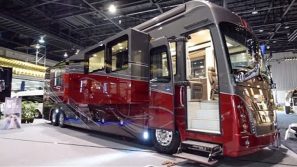 Foretravel IH-45: un camper da 1,3 milioni di dollari per viaggiare come una vera superstar