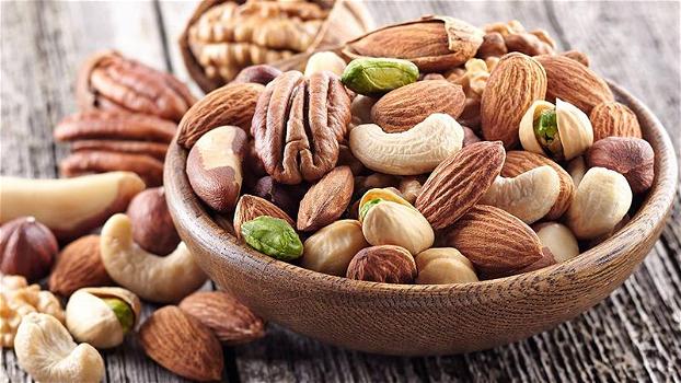 Frutta secca contro l’obesità: i benefici di pistacchi, noci e mandorle