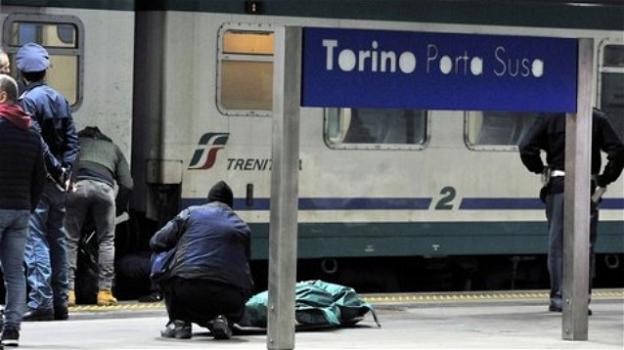 Una studentessa quindicenne muore travolta dal treno a Torino