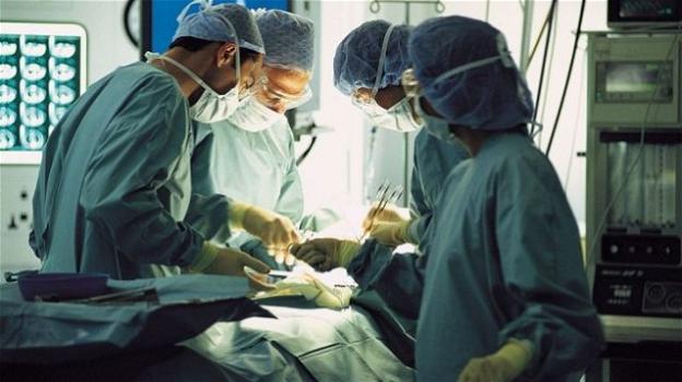 Milano, una donna muore dopo la liposuzione: si indaga sul medico che l’ha operata