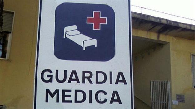 Napoli: la mamma sta male, così chiede aiuto alla guardia medica: "Richiami tra mezz’ora, c’è il cambio turno"