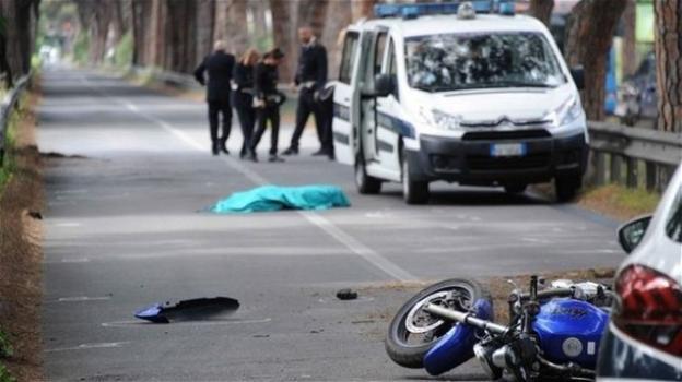 Roma: giovane muore in moto sulla Via Ostiense. La madre: "Mia figlia morta per colpa delle buche di Roma"